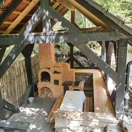 Crenguta Lodge *